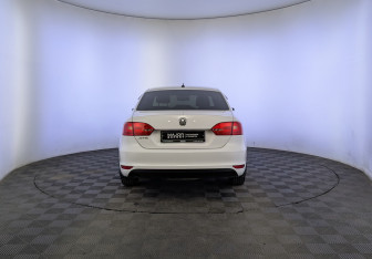 Подержанный автомобиль Volkswagen Jetta Sedan 2014 года (6 фото)