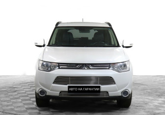 Подержанный автомобиль Mitsubishi Outlander 2013 года (2 фото)
