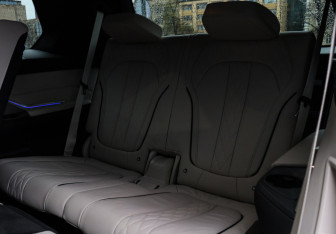 Подержанный автомобиль BMW X7 2020 года (12 фото)