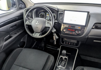 Подержанный автомобиль Mitsubishi Outlander 2018 года (29 фото)