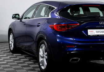 Подержанный автомобиль Infiniti Q30 2017 года (18 фото)