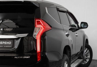 Подержанный автомобиль Mitsubishi Pajero Sport 2017 года (21 фото)