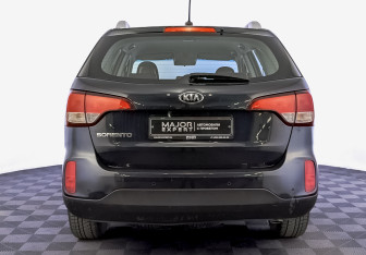 Подержанный автомобиль Kia Sorento 2018 года (6 фото)