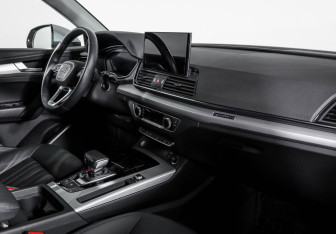 Подержанный автомобиль Audi Q5 2021 года (9 фото)