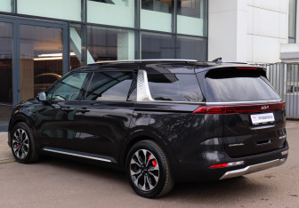 Подержанный автомобиль Kia Carnival 2021 года (6 фото)