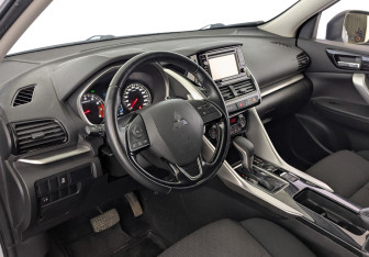 Подержанный автомобиль Mitsubishi Eclipse Cross 2021 года (15 фото)