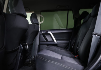 Подержанный автомобиль Toyota Land Cruiser Prado 2013 года (12 фото)