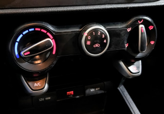 Подержанный автомобиль Kia Rio Hatchback 2021 года (19 фото)