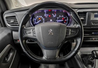 Подержанный автомобиль Peugeot Traveller 2022 года (22 фото)