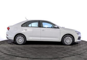 Подержанный автомобиль Skoda Rapid Liftback 2021 года (4 фото)