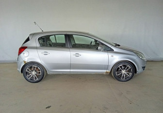Подержанный автомобиль Opel Corsa 2008 года (7 фото)