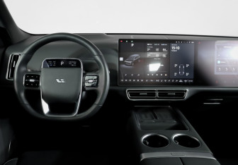 Подержанный автомобиль LiXiang L9 2024 года (12 фото)