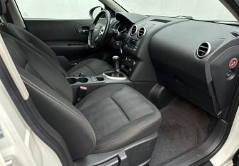 Подержанный автомобиль Nissan Qashqai 2011 года (13 фото)