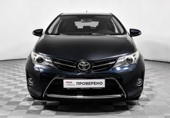 Подержанный автомобиль Toyota Auris Hatchback 2014 года (2 фото)