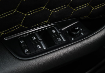 Подержанный автомобиль Audi Q8 2021 года (33 фото)