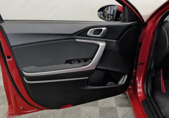 Подержанный автомобиль Kia Ceed Hatchback 2022 года (19 фото)