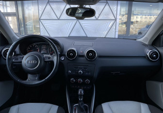 Подержанный автомобиль Audi A1 2013 года (10 фото)