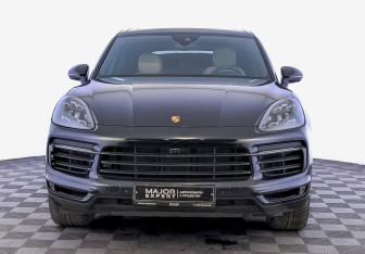 Подержанный автомобиль Porsche Cayenne 2018 года (2 фото)