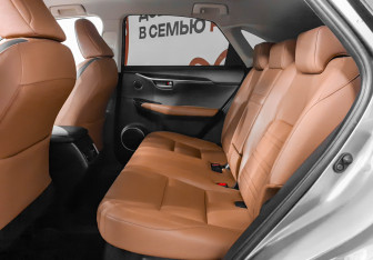 Подержанный автомобиль Lexus NX 2015 года (10 фото)