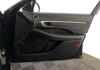 Подержанный автомобиль Hyundai Sonata 2021 года (29 фото)