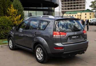 Подержанный автомобиль Citroen C-Crosser 2011 года (5 фото)