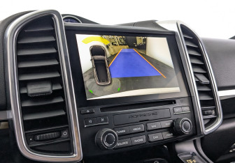 Подержанный автомобиль Porsche Cayenne 2017 года (17 фото)