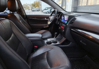 Подержанный автомобиль Kia Sorento 2009 года (9 фото)