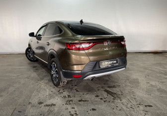 Подержанный автомобиль Renault Arkana 2019 года (4 фото)