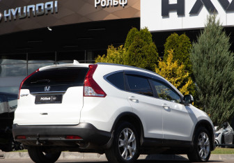Подержанный автомобиль Honda CR-V 2013 года (4 фото)