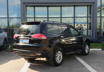 Подержанный автомобиль Mitsubishi Pajero Sport 2013 года (5 фото)