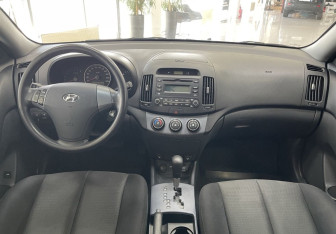 Подержанный автомобиль Hyundai Elantra Sedan 2009 года (10 фото)
