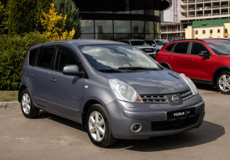 Подержанный автомобиль Nissan Note 2008 года (2 фото)