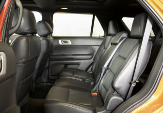 Подержанный автомобиль Ford Explorer 2015 года (15 фото)