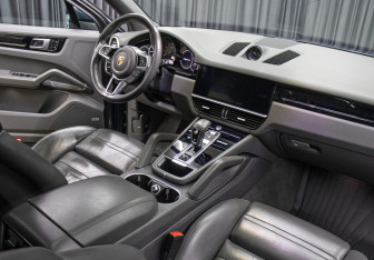 Подержанный автомобиль Porsche Cayenne 2019 года (11 фото)
