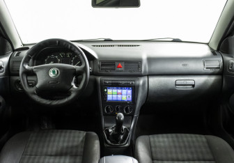 Подержанный автомобиль Skoda Octavia Liftback 2007 года (12 фото)