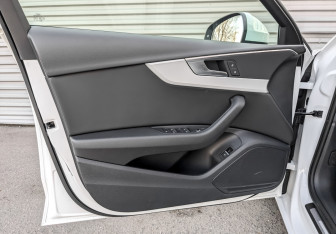 Подержанный автомобиль Audi A4 Sedan 2021 года (18 фото)