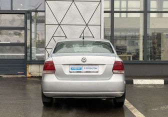 Подержанный автомобиль Volkswagen Polo Sedan 2011 года (6 фото)