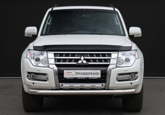 Подержанный автомобиль Mitsubishi Pajero 2015 года (2 фото)