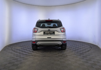 Подержанный автомобиль Ford Kuga 2018 года (6 фото)