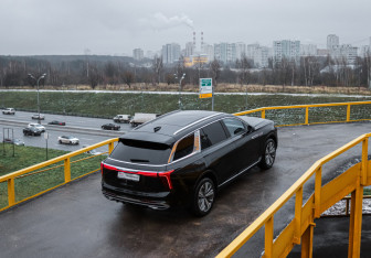Подержанный автомобиль Hongqi E-HS9 2021 года (18 фото)