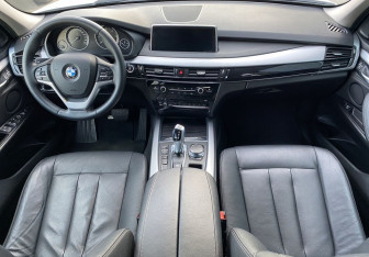 Подержанный автомобиль BMW X5 2017 года (10 фото)