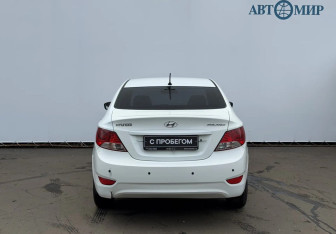 Подержанный автомобиль Hyundai Solaris Sedan 2013 года (7 фото)