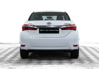 Подержанный автомобиль Toyota Corolla Sedan 2013 года (6 фото)
