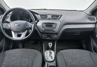 Подержанный автомобиль Kia Rio Hatchback 2014 года (12 фото)