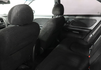 Подержанный автомобиль Hyundai Sonata 2007 года (8 фото)