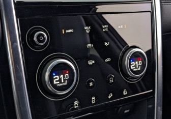 Подержанный автомобиль Land Rover Discovery Sport 2020 года (21 фото)