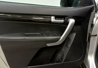 Подержанный автомобиль Kia Sorento 2011 года (19 фото)