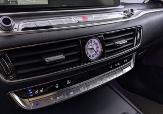 Подержанный автомобиль Kia K900 2019 года (25 фото)