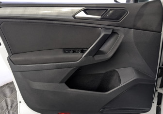 Подержанный автомобиль Volkswagen Tiguan 2021 года (19 фото)