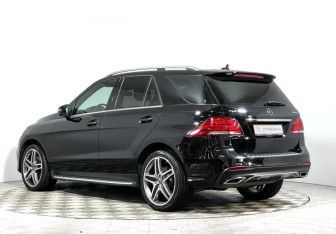 Подержанный автомобиль Mercedes-Benz GLE 2017 года (7 фото)